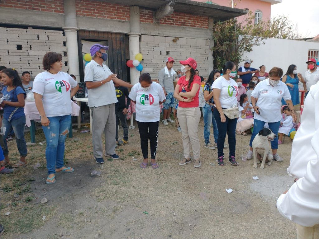 SGeneralMorelos's tweet photo. En #Cuautla apoyando a nuestro candidato a Presidente Municipal @g_delvalle y a el candidato a diputado Federal Suplente Mau y Toño “el Naranjo” por que Ellos si escuchan la problemáticas y necesidades, pero sobre todo buscan soluciones. 
¡Gracias por todo el apoyo gente bonita¡ https://t.co/JOvkJSHUY8