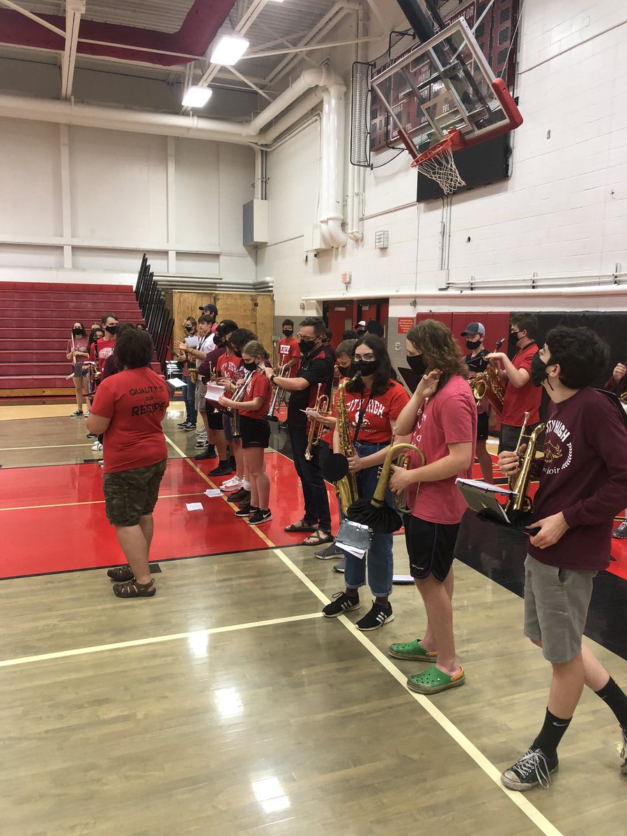 JBacon23's tweet photo. City High‘s first ever Artsfest is underway! Music, theater, and visual arts all on display this evening. Absolutely wonderful! https://t.co/u3rJ1mDHKd