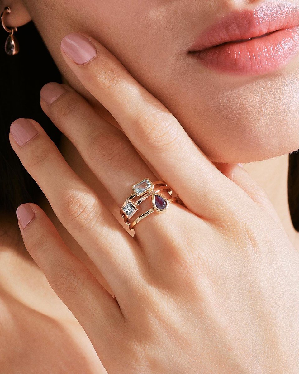 What a #stack! Shop the #sustainable Ecksand Showcase collection for the perfect #gemstone stack that you can cherish forever❤️ Mix and match shapes and gemstones to your heart’s content.