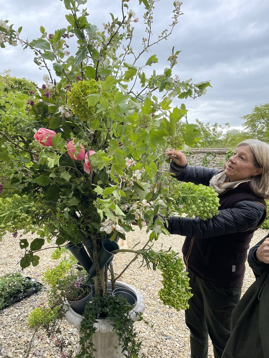 Fab day with my sis in law @RichPickingsuk learning mechanics of #nofloralfoam 🌸🌿😀