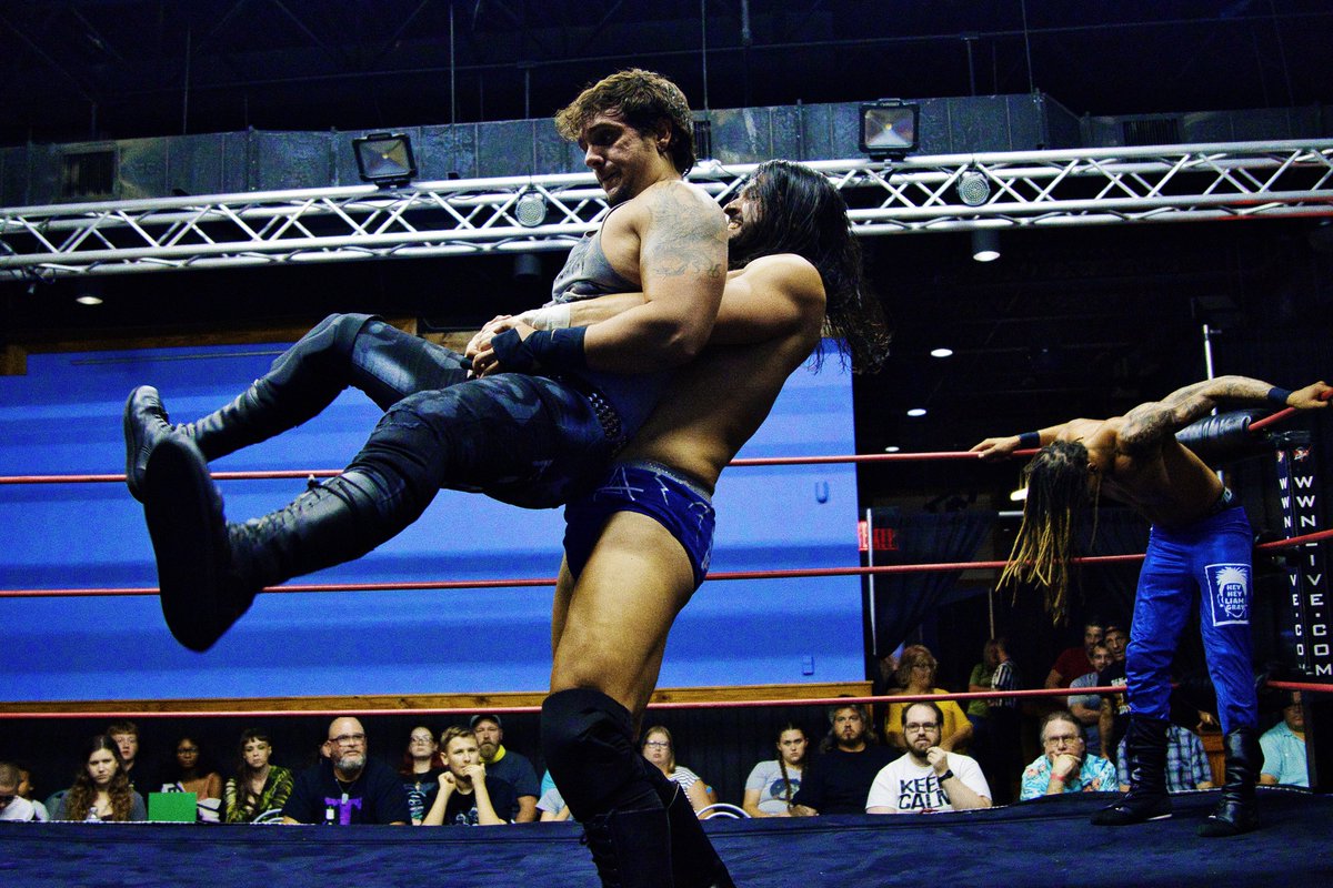 Anasakiss's tweet photo. @AdrianAlanis is giving out free hugs to the Metro brothers at #wwnfip #everythingburns

#WWNLive #WWNFIP #wrestling #WrestlingCommunity https://t.co/OsKg1u4rlG