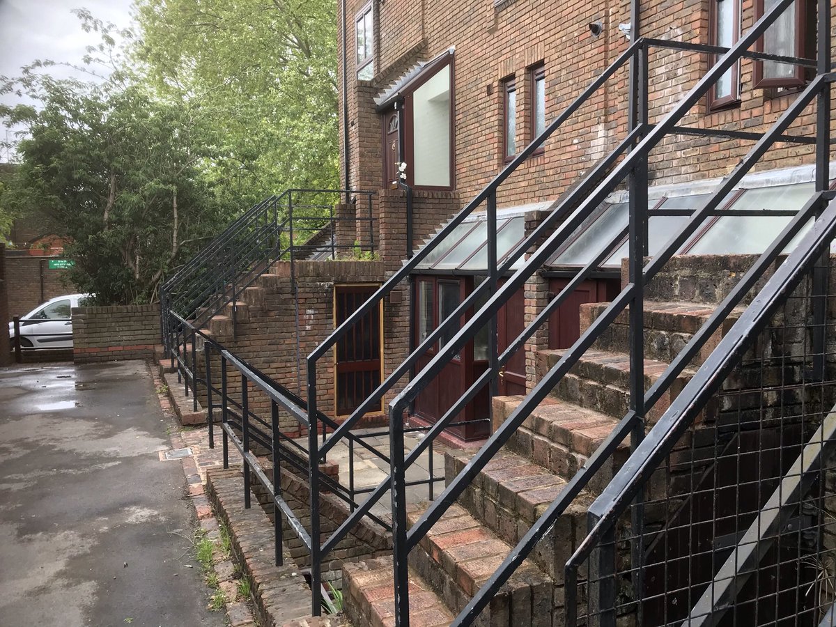 AndrewKauffma20's tweet photo. Great to start a new weekly Tuesday project with partners @LonCRCProbation @MTCLivesTransf with clients @LBHF at #WoodLaneEstate  supporting TRA #PrimeandPaint railings across the estate #PartnershipWorking @idverdeUK https://t.co/fLzO40L7V7