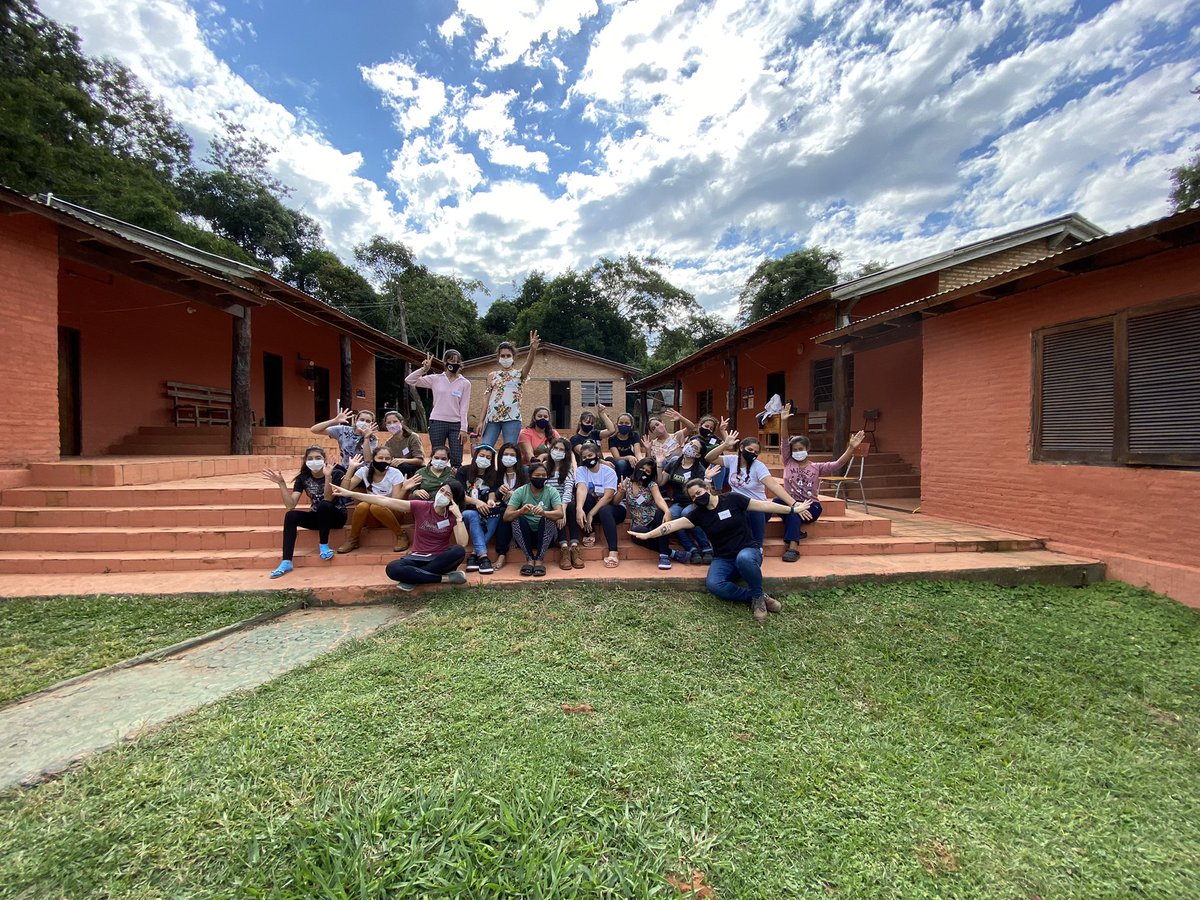 PYGirlsCode's tweet image. Les dejamos un resumen fotográfico de lo que vivimos el fin de semana con las 27 chicas del Centro Educativo Mbaracayu #Scratch #Canva 🧡#GirlsCode