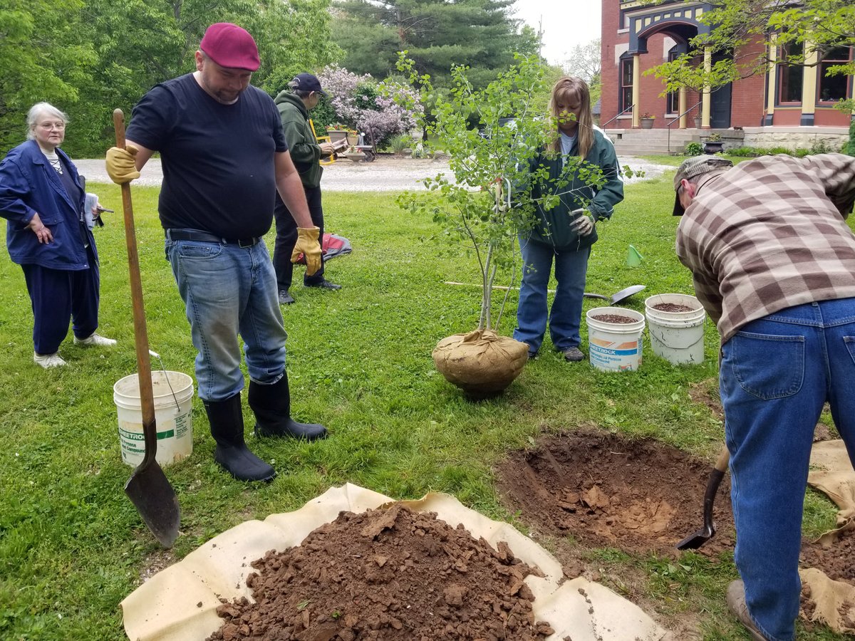 Trees_Forever's tweet photo. Throwback to earlier this month when our very own Debbie Fluegel presented a Healthy Trees and Shrubs workshop in Petersburg, Illinois! Thanks to our partners Starhill Forest Arboretum, Three Pines Petersburg and Menard County Trails for helping to put on this educational class! https://t.co/zA5jv2qSLU