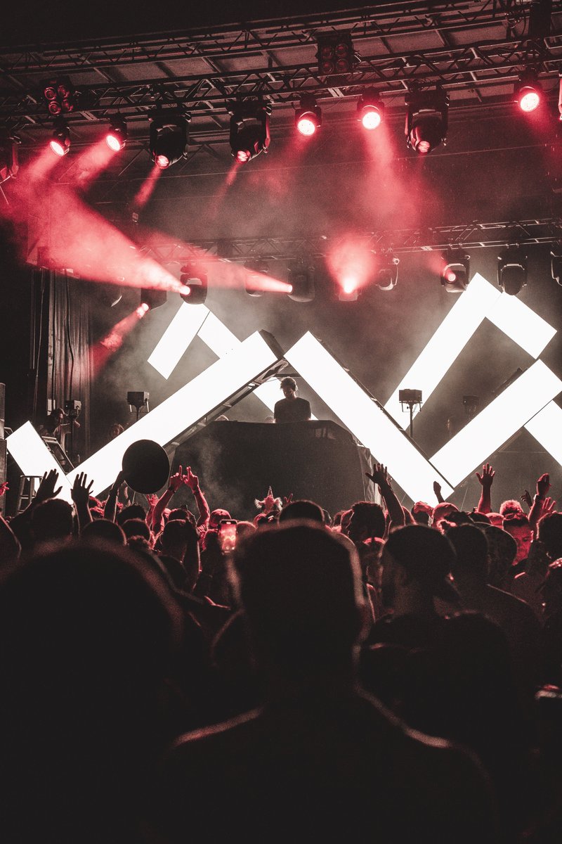 From the pandemic to international travel restrictions to serious weather to impromptu venue relocations within hours + so much more… it’s safe to say here at Seismic Dance Event we really rode every wave to make this happen. (1/2)