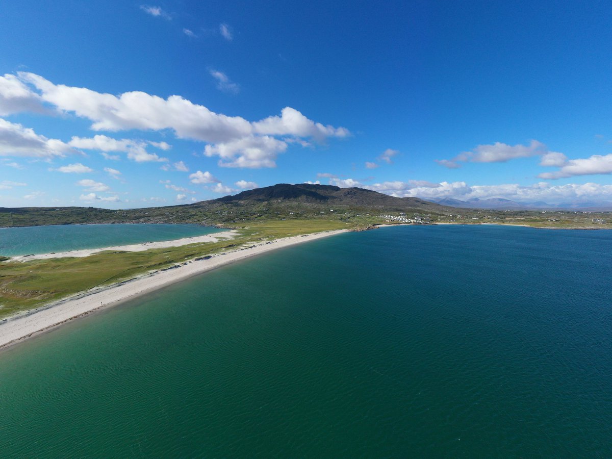 RoundstoneHouse's tweet image. Fantastic to see all the hard work from the folks at @gurteenbay_dogsbayconservation paying off in the form of a Green Coast Award for Gurteen Bay. Well done to all involved in the efforts so far👏👏👏👏

#connemara #WildAtlanticWay #discoverireland #travelgalway #roundstone