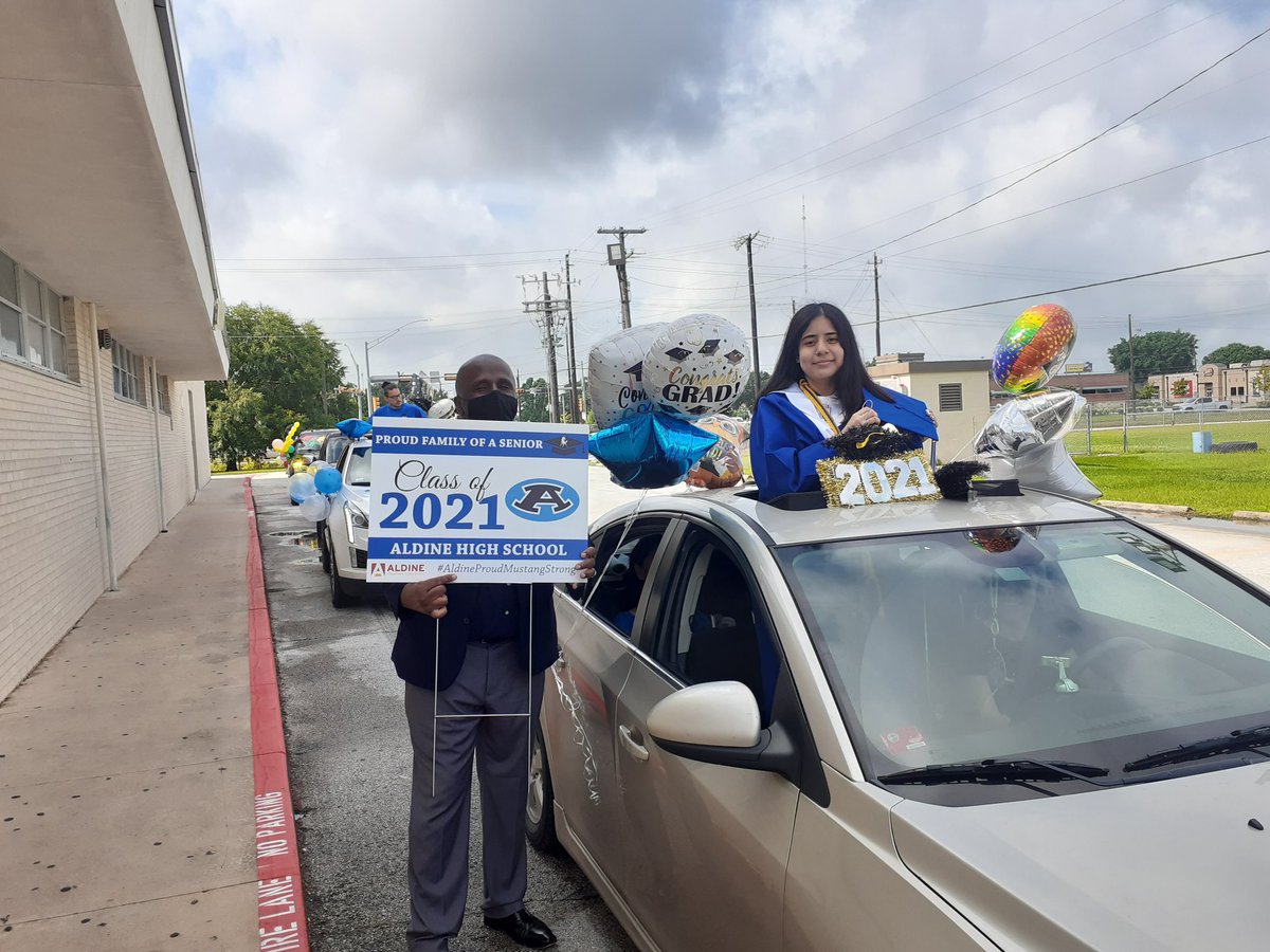 AldineHS_AISD's tweet image. Senior Car Parade 2021
We are #AldineProudMustangStrong of all the seniors representing the Class of 2021💙 #Classof2021 #CarParade #MightyMustangs21