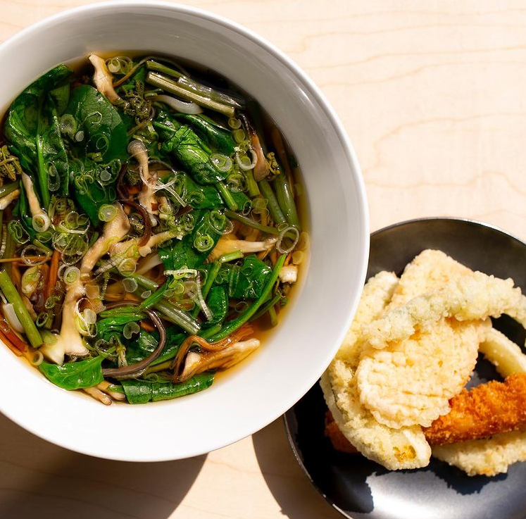 Perfect day for our Tempura Yasai Udon, 
serve with healthy Mountain vegetables, Shiitake Mushroom, Spinach, Scallion.🍜

#oita #sushi #parkslope #Brooklyn #NYC #udon #japan #dinner #followus #veggies #healthy #meal #takeout