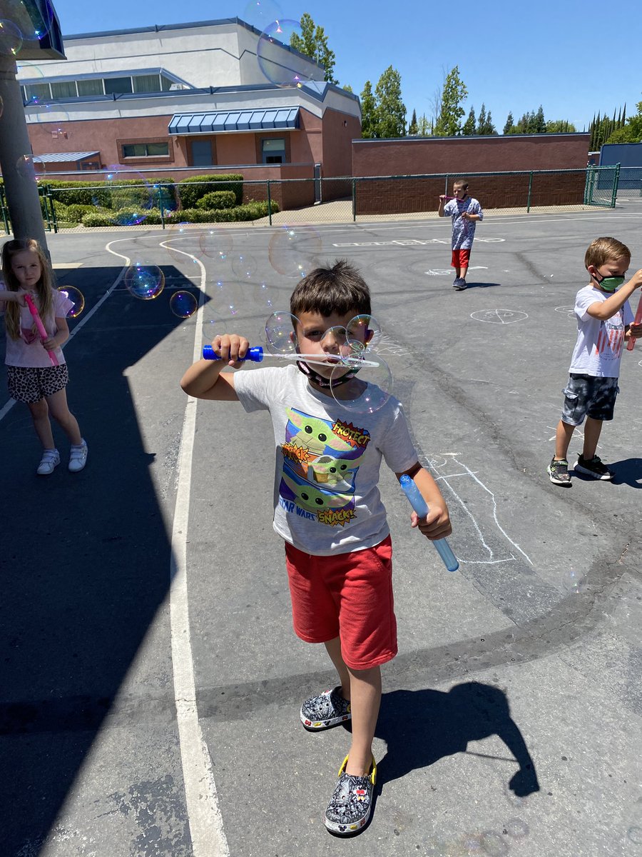 nermolik's tweet photo. Today was Bubble day in our 19 day countdown to summer.  So much fun a d so many bubbles @QuailGlen_ https://t.co/OMOOZvx6AS