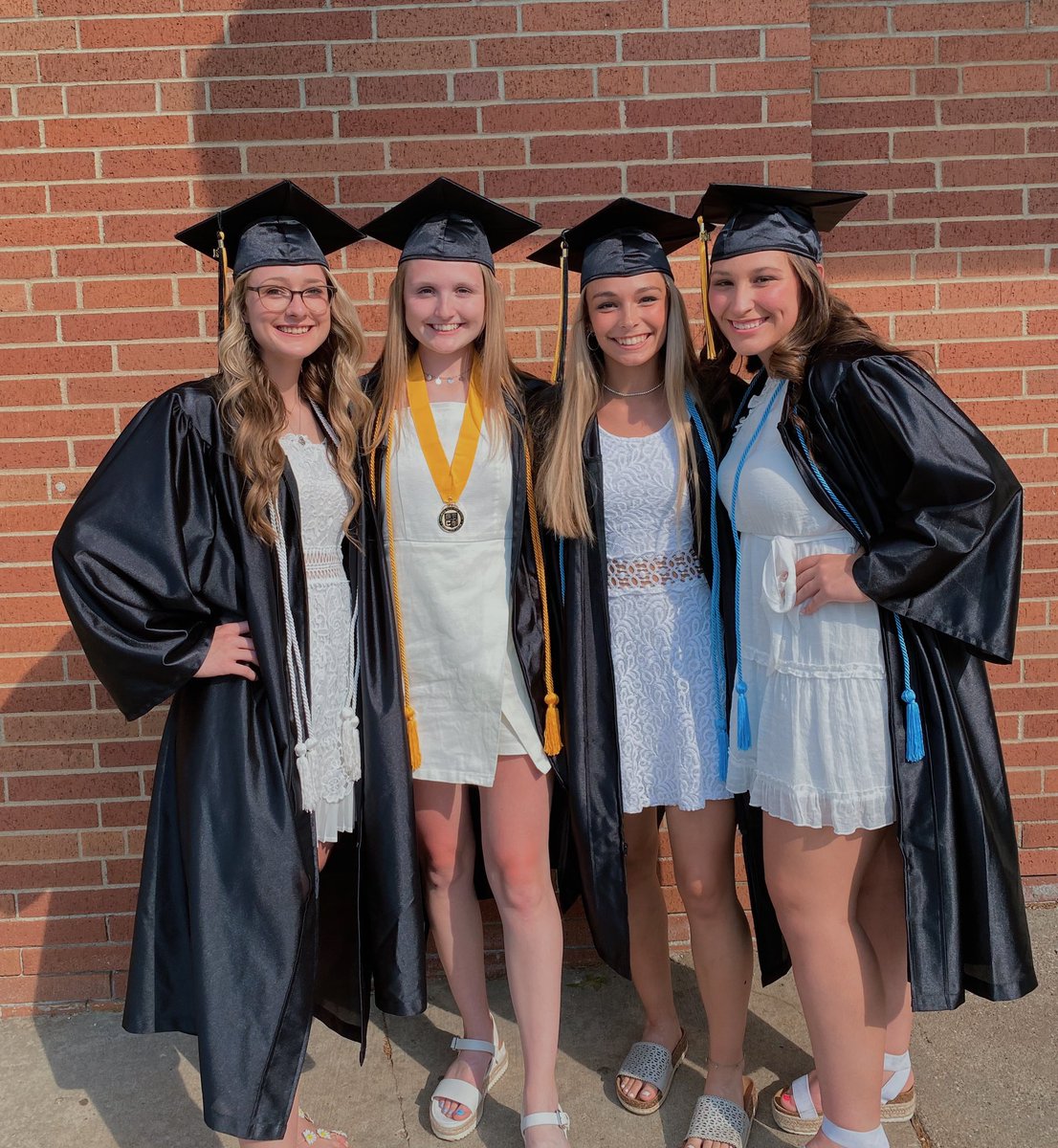 blacktigersb's tweet photo. Congratulations to our 4 amazing seniors! We can’t wait to see all you accomplish in life! P.S; Notice the cords ;) 💛🐾🎓 #onceatigeralwaysatiger https://t.co/LLHFxaAMI0