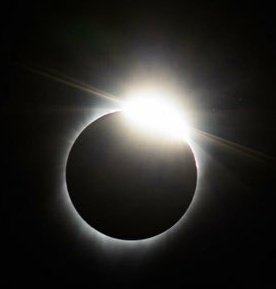 ArcturusCapella's tweet photo. ✨☀日 🌐 地 🌕月🌑

来る時 去る時の美しさ
その姿形は幻想的に
変わってゆく

夜を支配する存在は
畏怖畏敬の偉大なる存在に
照らされその姿を現す

地と夜の存在と
絶対的な存在の日が重なる時
畏怖畏敬の偉大なる存在は
その証影を見せる

神秘の奇蹟は時を震わす

地が見る
日•月•星は東➠西ﾍ https://t.co/YP7cUavAYT