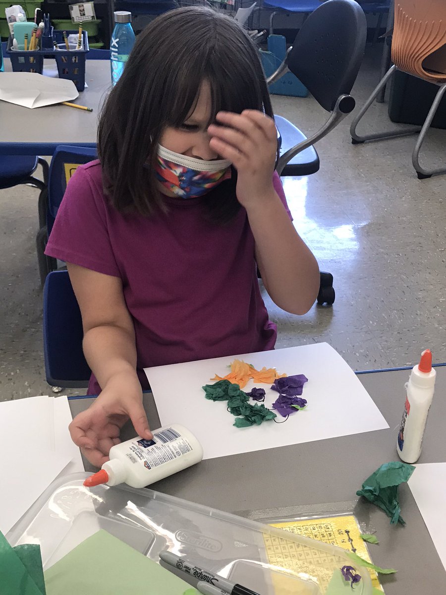DanielleCarl5's tweet photo. Today’s story Beautiful Oops provided lots of creative opportunities! @UNCGMSPS https://t.co/NGzHV5uENg