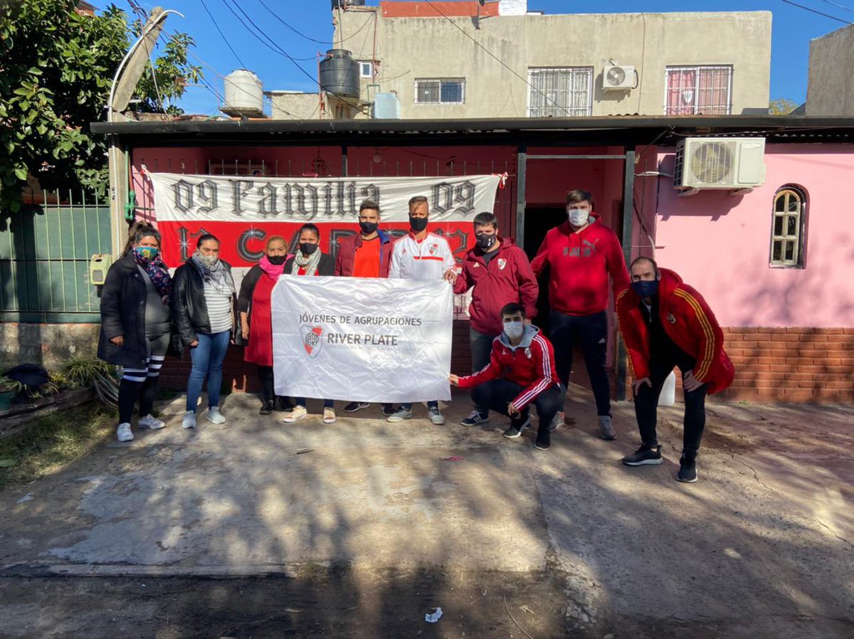 jovenesagrup's tweet photo. Felices de acompañar esta jornada solidaria por el aniversario de nuestro club.
#River120 https://t.co/dJLPA2qEbj