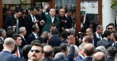 mkulunk's tweet photo. Sayın Erdoğan’ın bütün hedefleri, hizmetleri ve duruşu bu sosyolojinin iradesi üzeredir; ona karşı yapılan bütün kumpaslar, operasyonlar “küçük Türkiye” hedefine matuftur. Büyük fotoğraf budur. Büyük Zafere odaklanalım. https://t.co/Wxj9uBMCtT