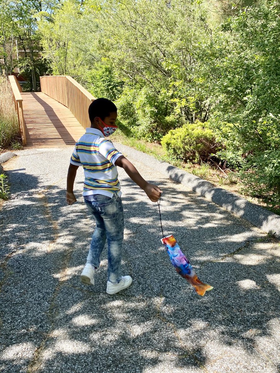 ArchwayPrograms's tweet image. Students from our Upper School campus recently studied the Japanese celebration of Children’s Day in Ms. Weber's Art Class. Traditionally carp flags are used in celebration of this day. Archway students created their own carp flags in art class and flew them around outside. 🎏