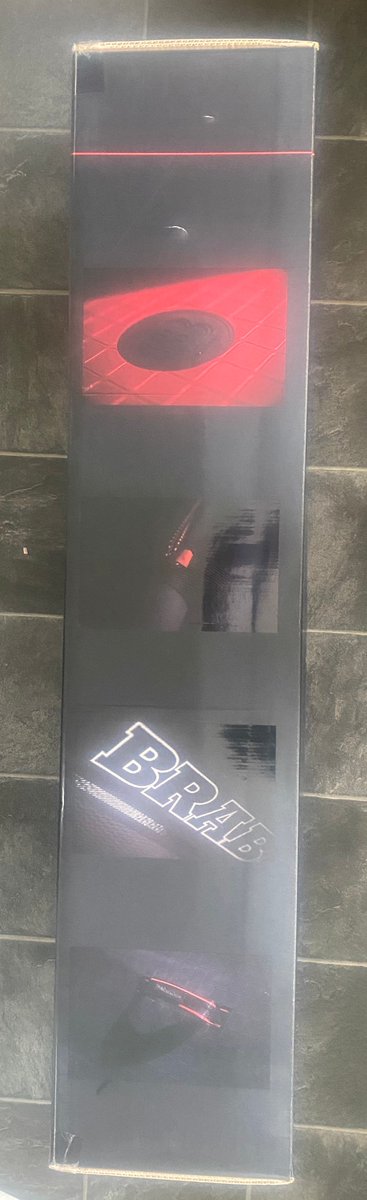 Busy day at DesMes HQ with yet another delivery from Jobe, so more SUPs in store.
Which lucky customer is this “sexy” board for?
#jobesup #whateveryoupaddleenjoyeverydrop