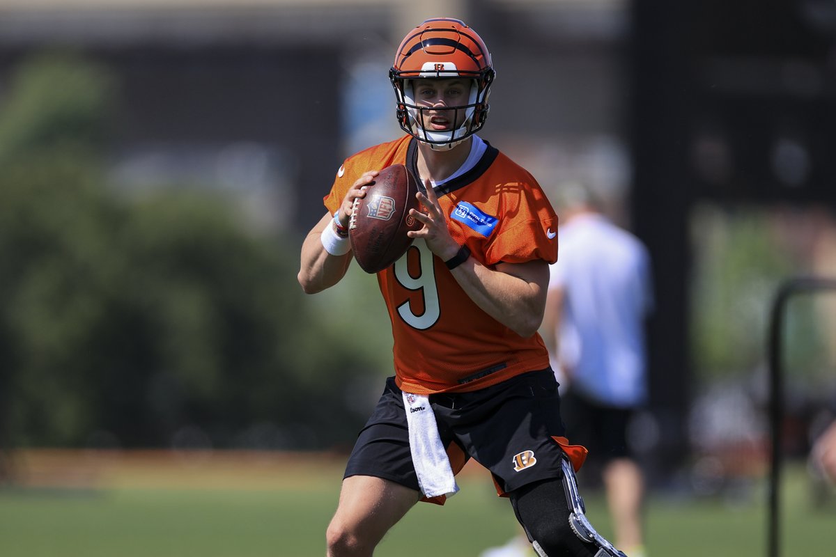 Joe Burrow says it was important for the rest of the Bengals to see him take part in OTAs even though his knee isn’t at full strength yet (85 percent).

Every member of the Bengals was there on Day 1.

Cincy got a leader.