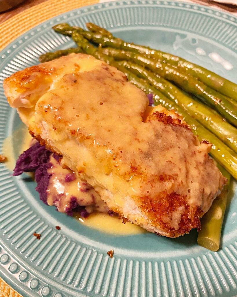 TinaMartino7's tweet photo. A Hawaiian fish dinner made with family! Macademia crusted ono fish with a papaya dressing on top of purple sweet potatoes. Delicious!!! #ono #freshfish #macademiacrust #macadamianuts #papayadressing #papaya #purplesweetpotato #delicious #hawaiianvacation #goodforyou #goodfo… https://t.co/8DQCHf0i61