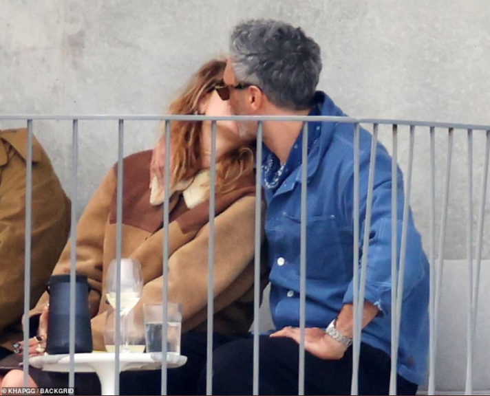 Poliamoriscom's tweet photo. ¿Posible nueva trieja a la vista? Tenemos pruebas y ninguna duda....🤓

#poliamor #Polyamory #poliamoris
https://t.co/y0nGiHgswe https://t.co/fnvqax3QxF