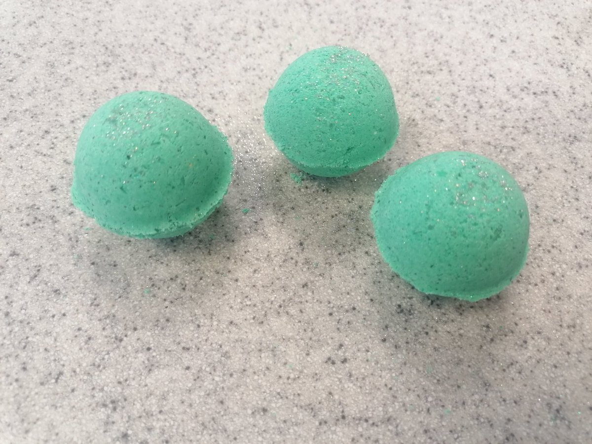 Brilliant final lab session with CREST Bronze: we made the foamiest bathbomb and worked out how to emulsify the honey in the lip balm, and the beetroot in the lipgloss. <a href="/StThomasMoreCA/">STMCA</a> #STEM #Aspiretobemore