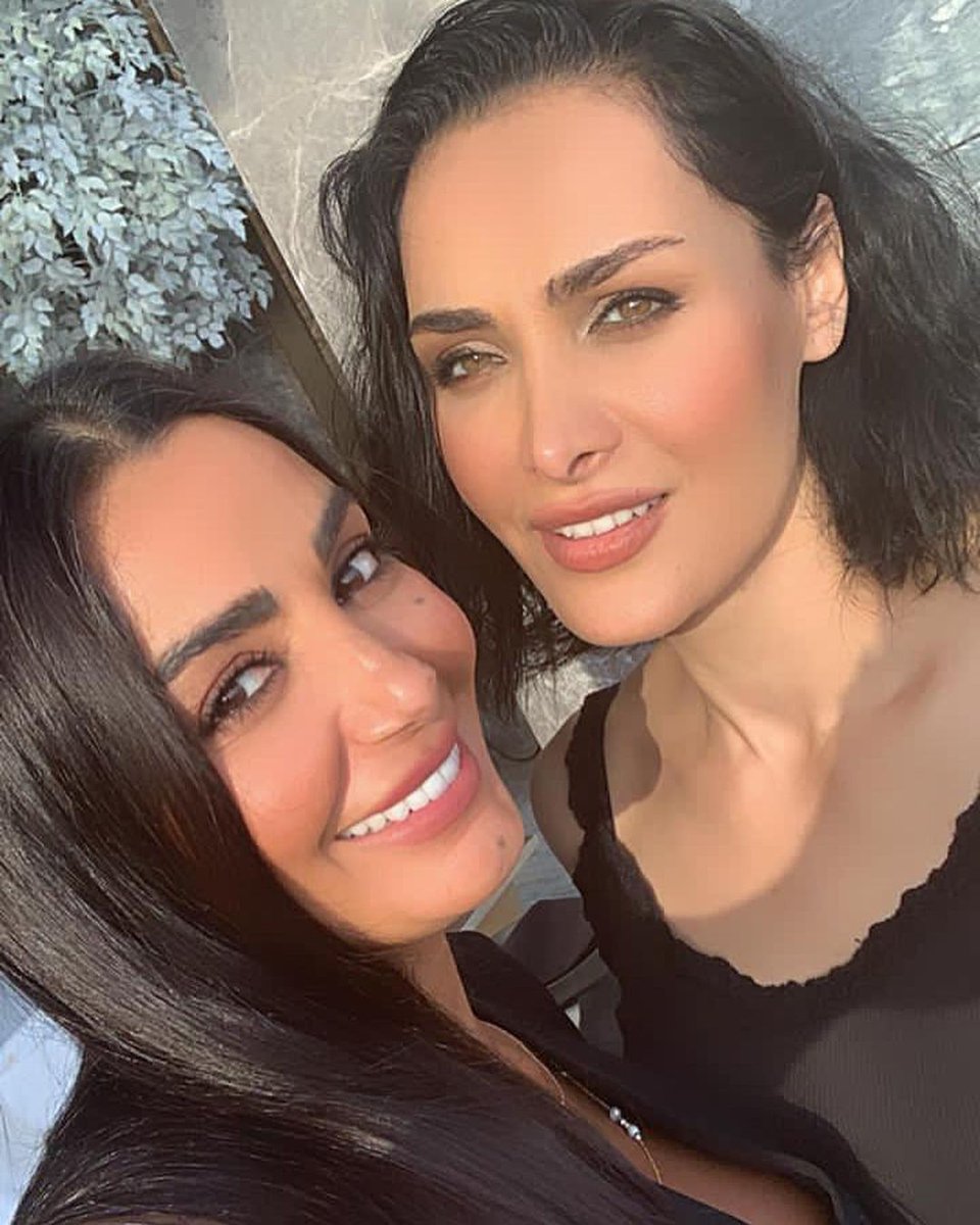 ranoalkaram's tweet photo. شو حلوة المحبة يلي فاضحتا عيونهن 😍😍
نسمة و لبنى 😉
#قمر_خلف #ديمة_الجندي
#دبي
@kamaralkalaf @dima_aljundi https://t.co/Ozp8vTOsdN