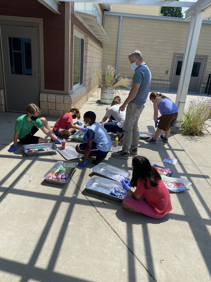 ms_peeples's tweet photo. I am just (tie) dying for them to stay in 4th grade forever!! #4thgraderocks #mspeeplespeeps https://t.co/keDU9LhCP0