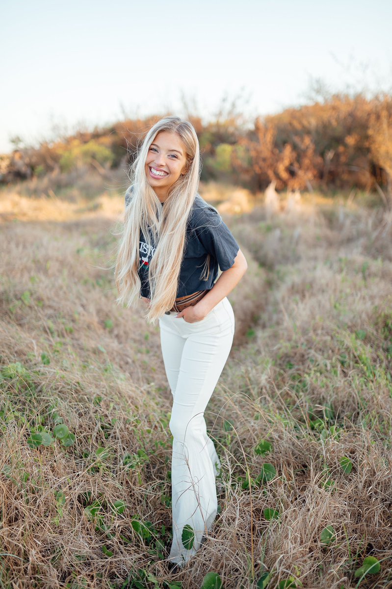 asaunderssss's tweet photo. I suppose i’m required to post some senior pictures on the last day https://t.co/4VYwRslT8e