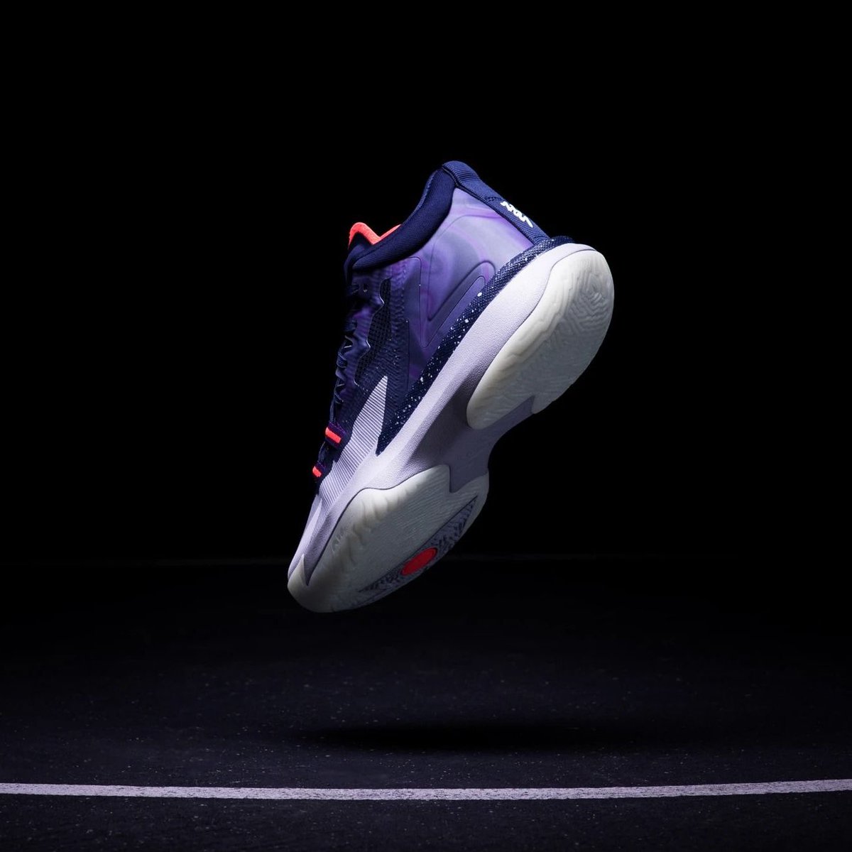 SNKR_TWITR tweet media