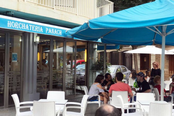 Si visitas Valencia, no puedes irte sin haberte refrescado con una rica horchata acompañada de unos dulces fartons, y estos son los mejores sitios para disfrutarla...
👉buff.ly/3bMJq2c
#horchata #valencia #alboraya
<a href="/ayto_alboraya/">Ajuntament d'Alboraia</a> <a href="/chufaDvalencia/">CRDO Chufa de Valencia</a> <a href="/valenciaturisme/">valenciaturisme</a>