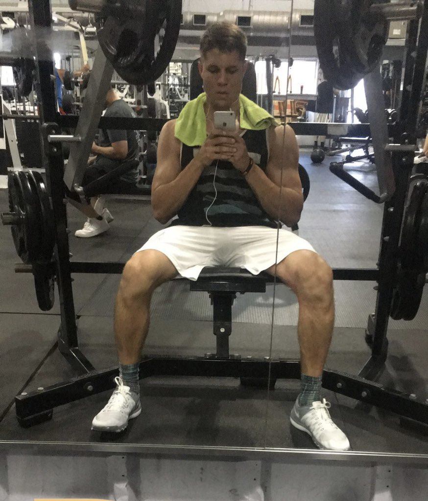 TaPzTvLive's tweet photo. Light work today. https://t.co/Qr4ADBMHVf