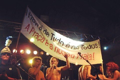 luizga_music's tweet photo. sexta o @graveola lança disco novo e tem eu de #feat numa faixa & para relembrar nossos milhões de moments gloriosos juntos xuxarei aqui algumas fotuxas do arquivo da Internet quero ver se alguém #reconhece as #ocasiões
a propósito chama no pre-save https://t.co/x048hKJGwp https://t.co/jMTtdPgey8