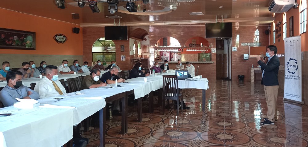 IsdemOficial's tweet photo. Con el fin de contribuir con las municipalidades para un mejor funcionamiento administrativo, el ISDEM capacitó a miembros del concejo, directores y gerentes de la @AlcaldiadeSoya en aspectos fundamentales de la Carrera Administrativa Municipal y otros temas importantes
#isdem https://t.co/5Mlx5krC7K