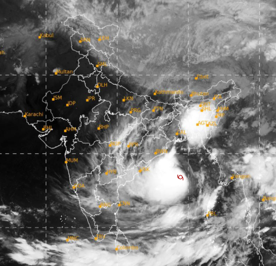 odishafightback's tweet photo. Cyclonic Storm #Yaas over Eastcentral Bay of Bengal is very likely to cross north Odisha-West Bengal coasts between Paradip and Sagar islands around Balasore during noon of 26th May as a Very Severe Cyclonic Storm.
#OdishaFightsYaas
#YaasCyclone
#CycloneYaas https://t.co/2YXcix64fr
