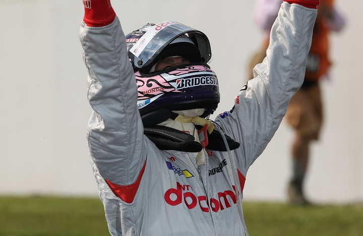 F3JapanF1V's tweet photo. Três pilotos. 15 pontos entre os três que disputam o título, com apenas mais 21 em disputa, e mais duas corridas pela frente.
Ryuichi Nara, Koki Saga e Koudai Tsukakoshi.
Pilotos da Atlus e Pinnacle irão disputar o título do F3 Japan Championschip. Quais são suas apostas? https://t.co/dJ3a4ppb7A