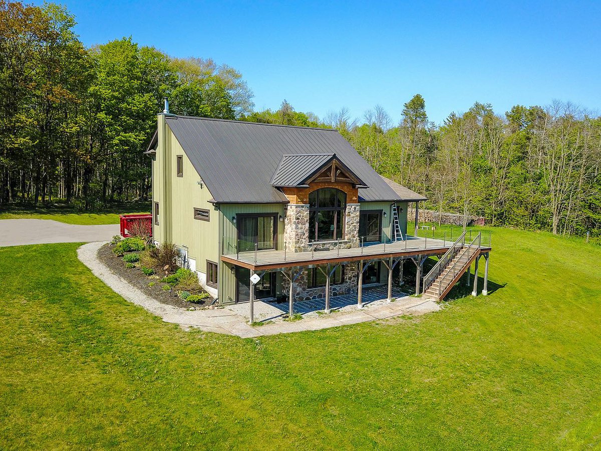 SapphireRoofing's tweet photo. Country side home with a dark brown standing seam ☀️

Book Your Free Estimate Today!

📞 (705) 719-9991
🌐 https://t.co/KZK8Bijv4o

#darkbrown #standingseam #roofing #summer #roof #house #metalroof #roofrepair #barrie #roofingbarrie #collingwood #muskoka #cottage #construction https://t.co/IN26qA1bkT