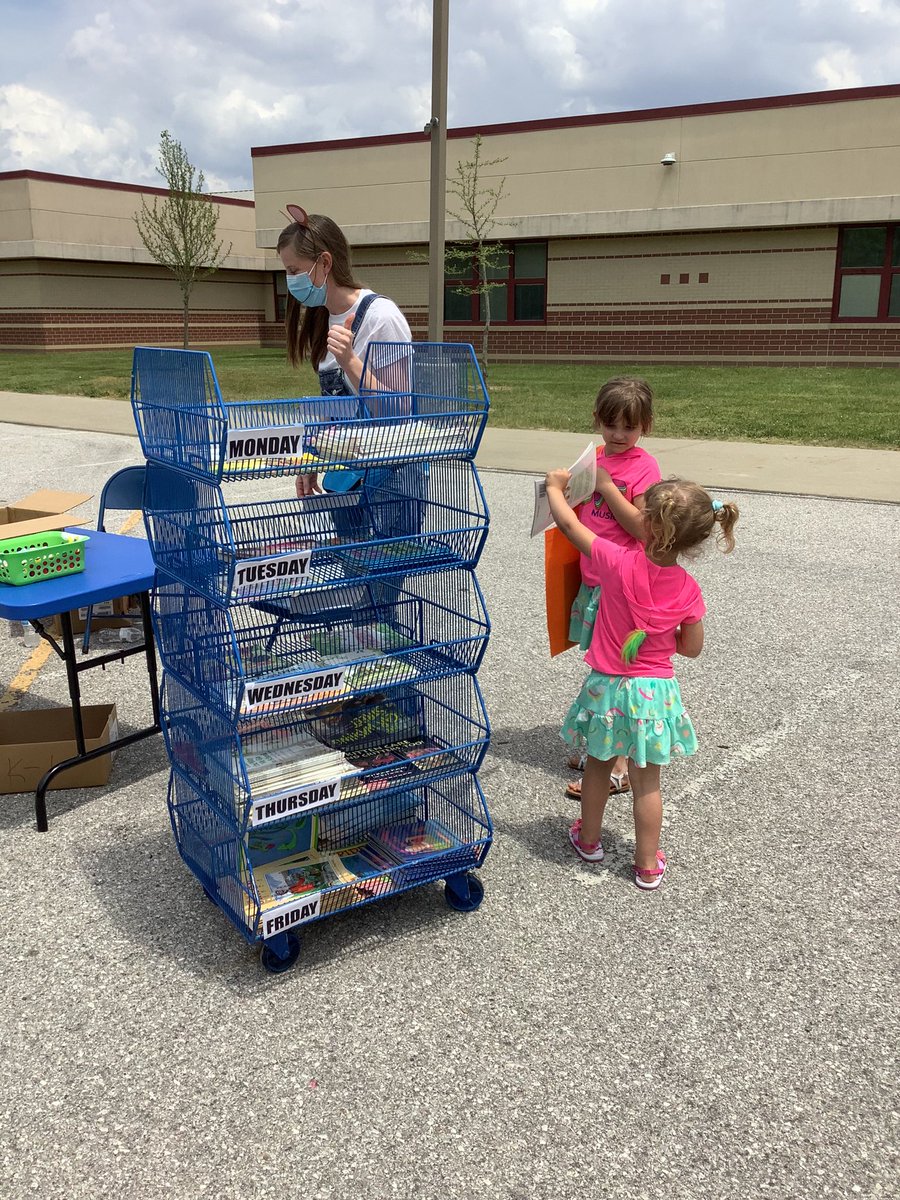 CravingBooks's tweet photo. Today, Ss at @BVBulldogs1 celebrated their goal of reading 10,000 books!!! Way to go Bulldogs! #WarrenReads #WarrenWill https://t.co/6TqJxMrkXF