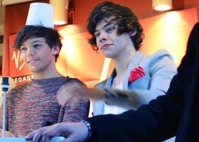 Another unseen of Harry and Louis in Paris on Valentine’s day in 2012.
