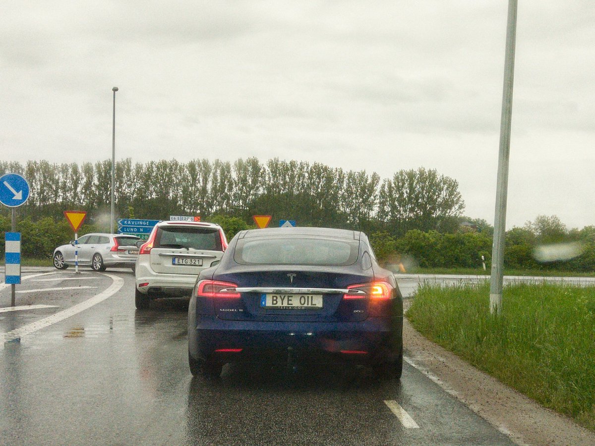 tonfalques's tweet image. Hi @elonmusk! Where you around Sweden today? #ByeOil! 🔌