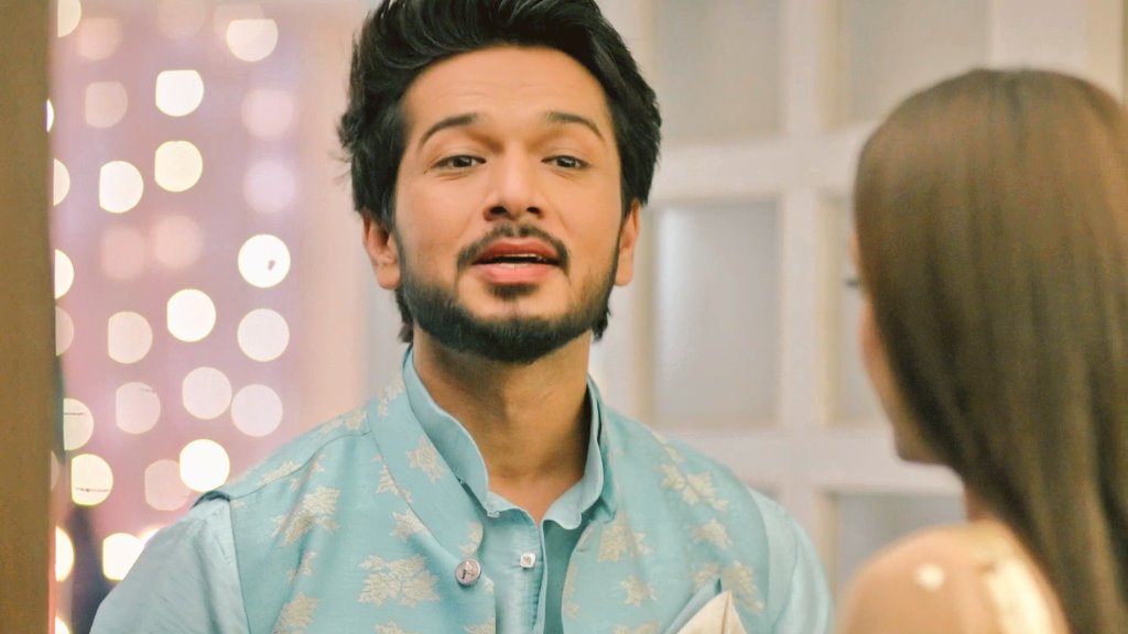 The_Vakeel's tweet photo. Kisiko mujhe kuch kehna hai?
😒
😘
Any wanna confess your secret love fr me?
Aj keh dalo
#marrymevikku 
😎😘 https://t.co/zrsFuH0rst