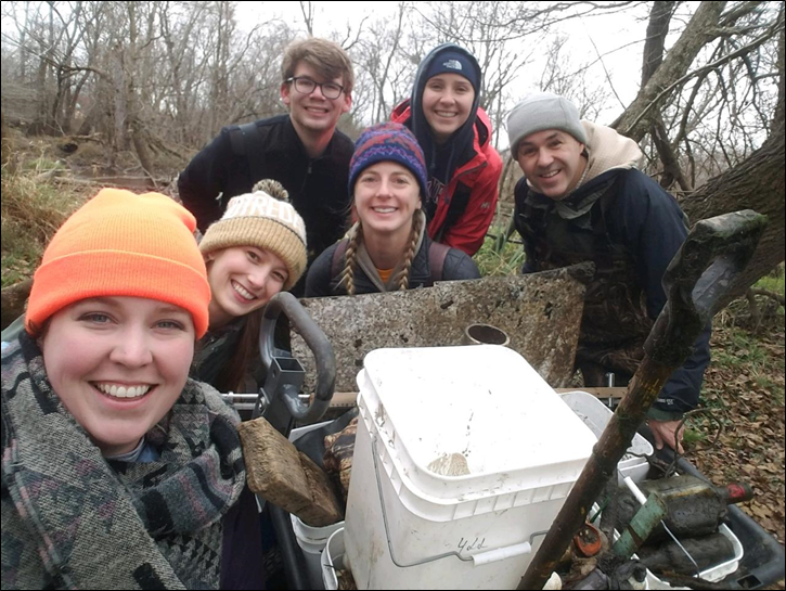 wisbrock's tweet photo. @sfs_src I can't pick just one field pic, there are too many amazing people that help me pick up so much trash! 😊#SRCScavenger #fieldwork @RLazcano22 @devonian_one @ejbecks16 @bizzy_berg @AnnaVincentMS @Karl_D_Gaisser @HoelleinH2Olab https://t.co/ZxeVuBuxhx