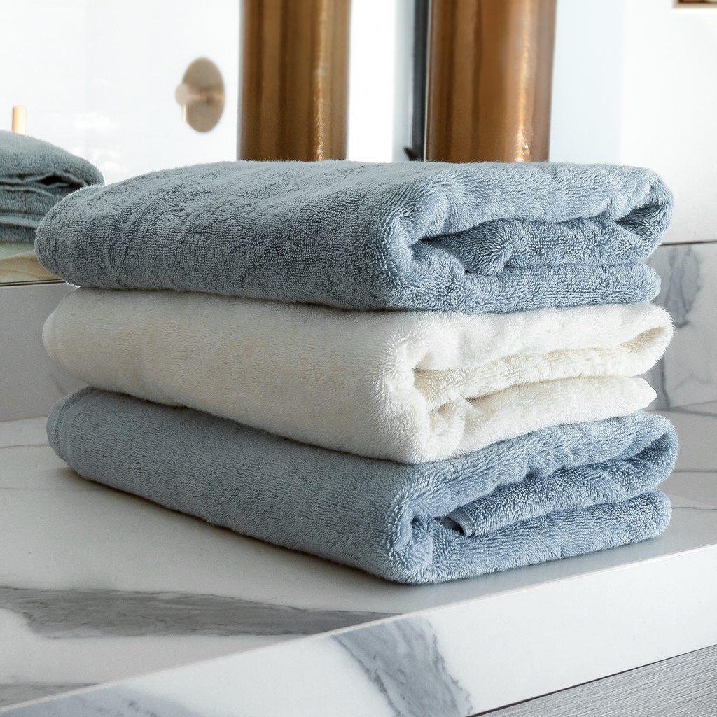 ouragami_'s tweet photo. The best advice we’ve ever been given? “Never go anywhere without your towel.” 🚀

And how fitting that on this #TowelDay, in celebration of all things Douglas Adams 📚, we’re giving you a little taste of our all-new Alta towels, available early June!

Check it out! ⤴ https://t.co/drXq52aSoR