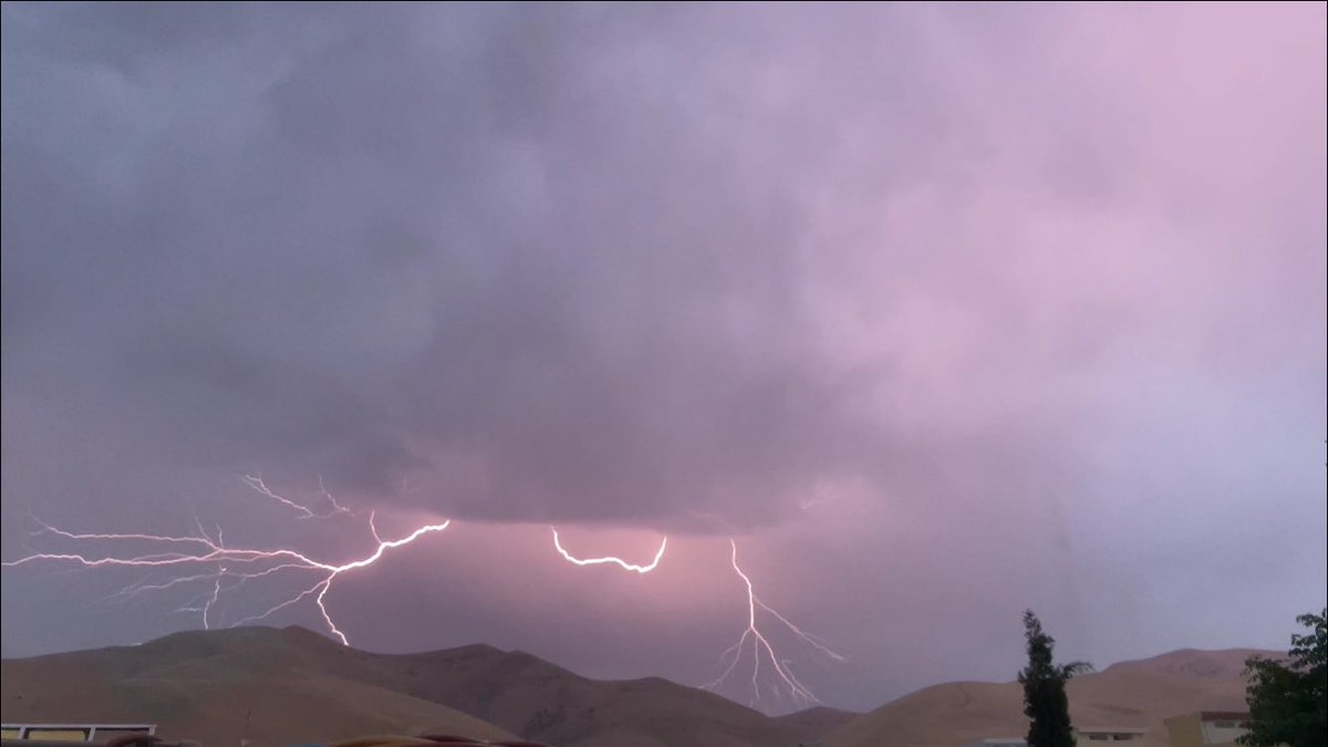 arasjabar3's tweet photo. Sheet Lightning ⚡️😮 6:50 pm 25.05.2021
#sulaymaniyah #iraq #sheetlightning #lightning https://t.co/UiJw5U8BCL
