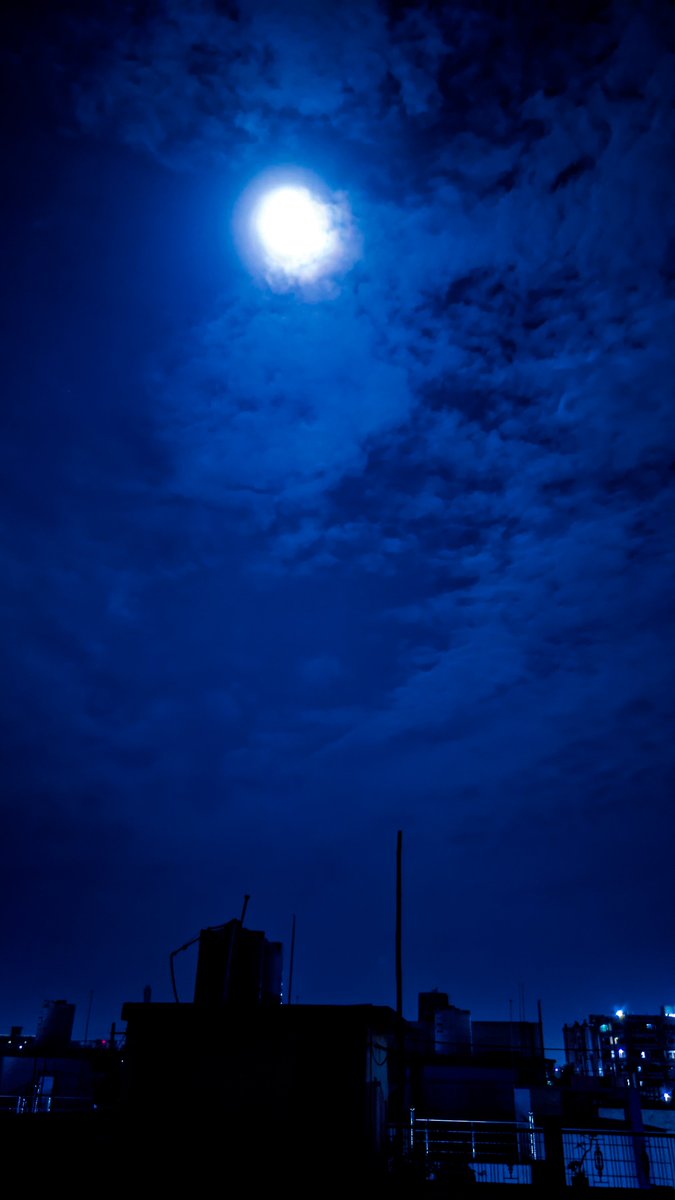 dipeshdhruw's tweet photo. Good night twitter.

📷 POCO X2

#goodnight #GoodNightTwitterWorld #night #city #sky #clouds #mobilephotography #mobilephotography #photography #photographer #nature #india #stories https://t.co/9XIZ5VCPIG