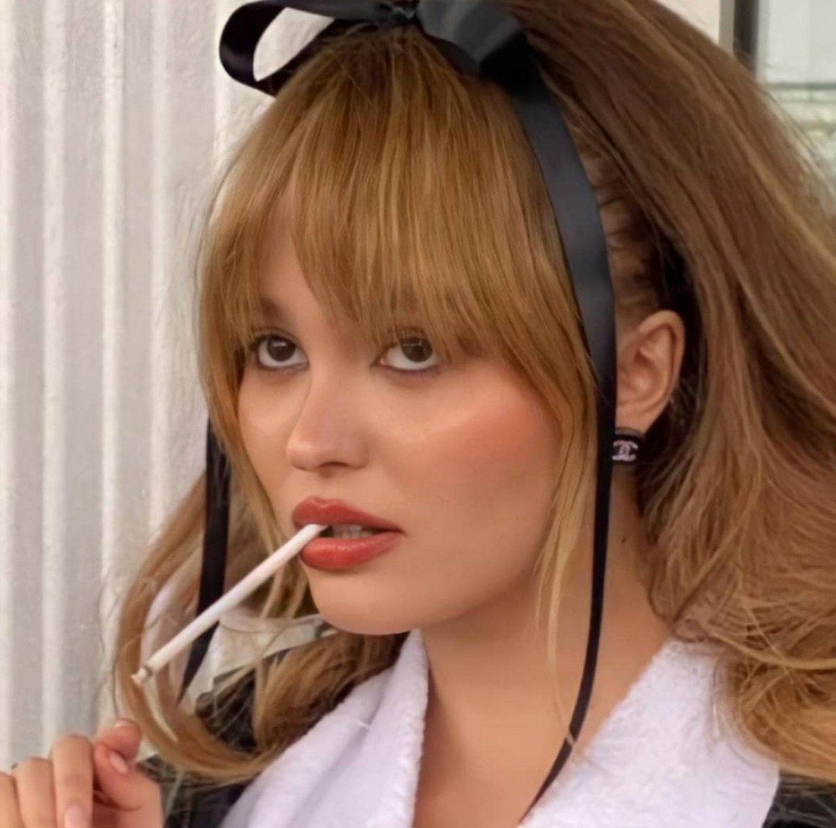 lily_updates_'s tweet photo. just remembering you that these photos exist #lilyrosedepp https://t.co/y4Z5HUnVMA
