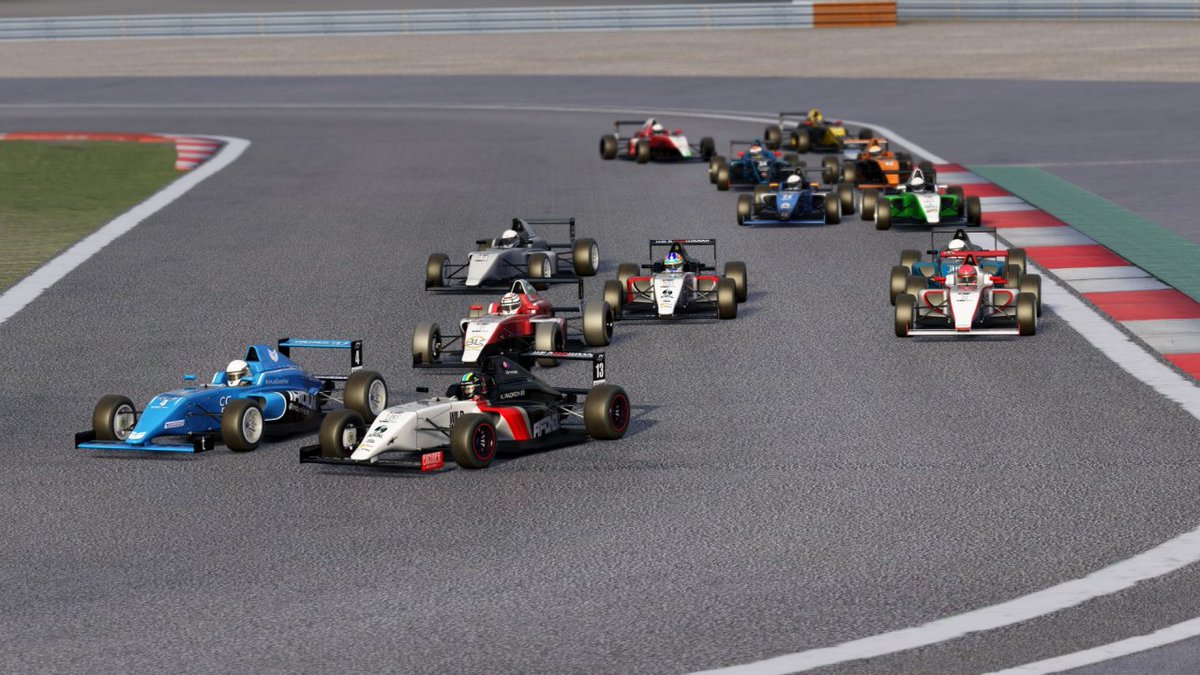 MotorReal's tweet photo. LA FORMULA 4 Y LOS GT SE ESTRENARON EN EL CIRCUITO DE NAVARRA @club_simracing 
https://t.co/yC2HjOb5zv https://t.co/H1v7hPxRrR