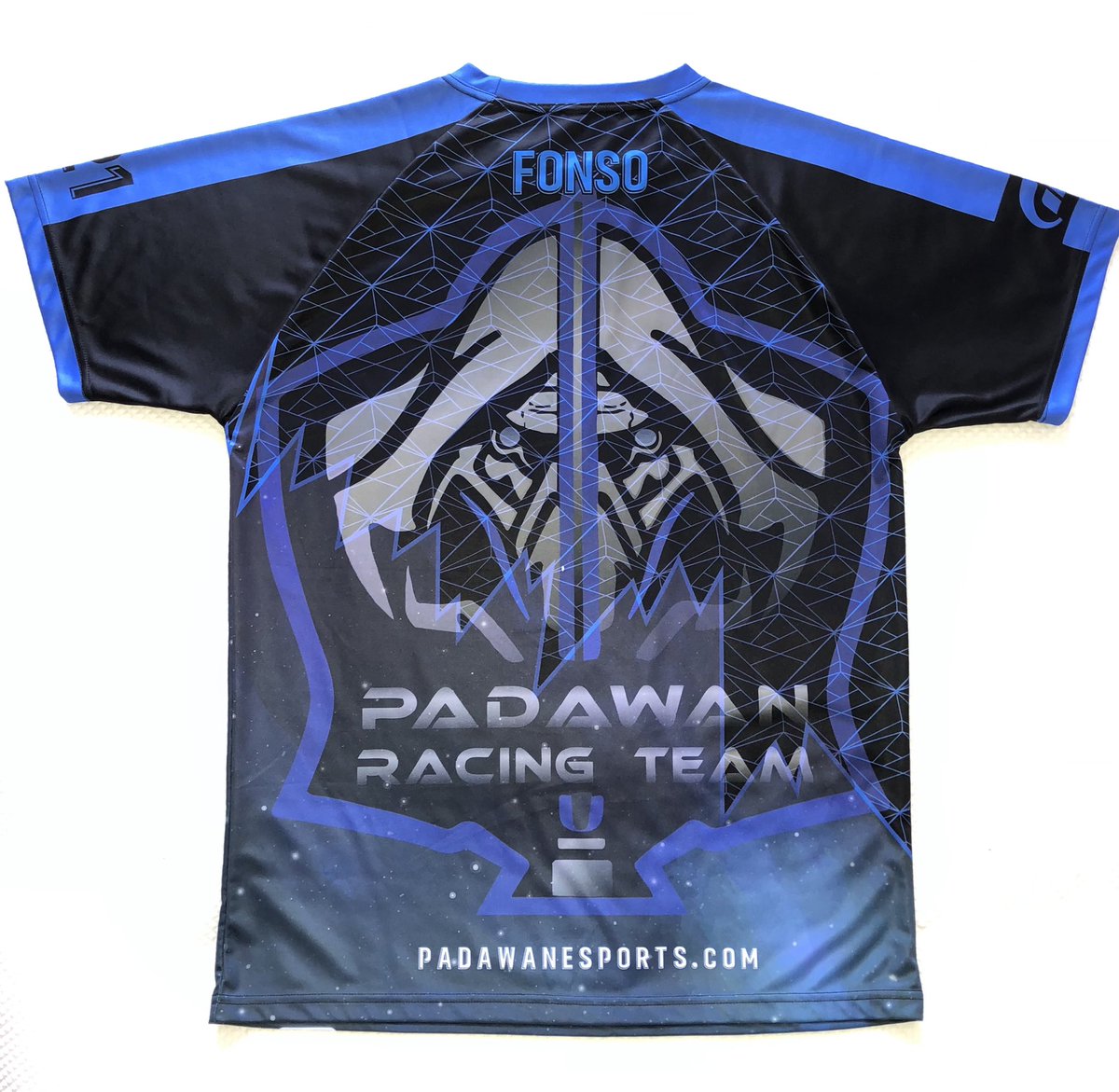 Ya tenemos equipación oficial en <a href="/PadawanTeam/">Padawan Racing Team</a>.
Gracias a nuestros colaboradores <a href="/vicrila/">Vicrila</a> y <a href="/ACMRMicro/">acsistemas.com</a> el equipo podrá lucir estas preciosas camisetas q harán q la fuerza nos acompañe.

#somospadawan
#gtsport