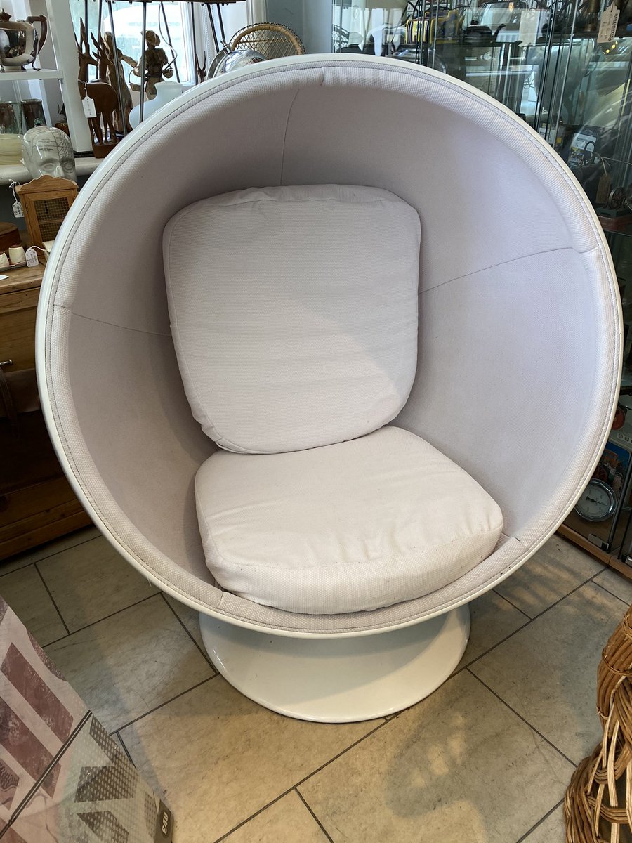 AllunDavies's tweet photo. Boooooosh !!!!! Another one arrives ... but as usual won’t be around long #ballchair #midcenturymodern #midcentury https://t.co/p59A89UbQK