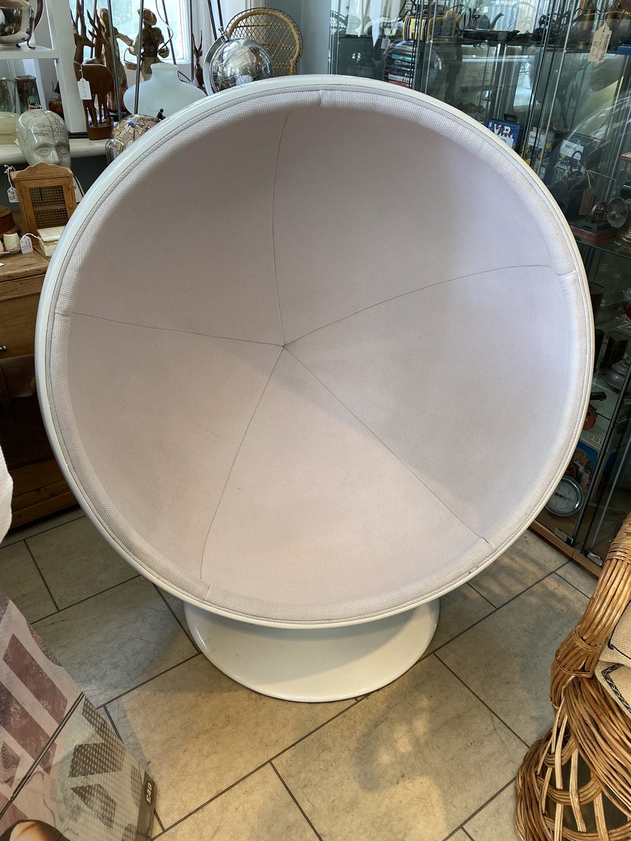 AllunDavies's tweet photo. Boooooosh !!!!! Another one arrives ... but as usual won’t be around long #ballchair #midcenturymodern #midcentury https://t.co/p59A89UbQK
