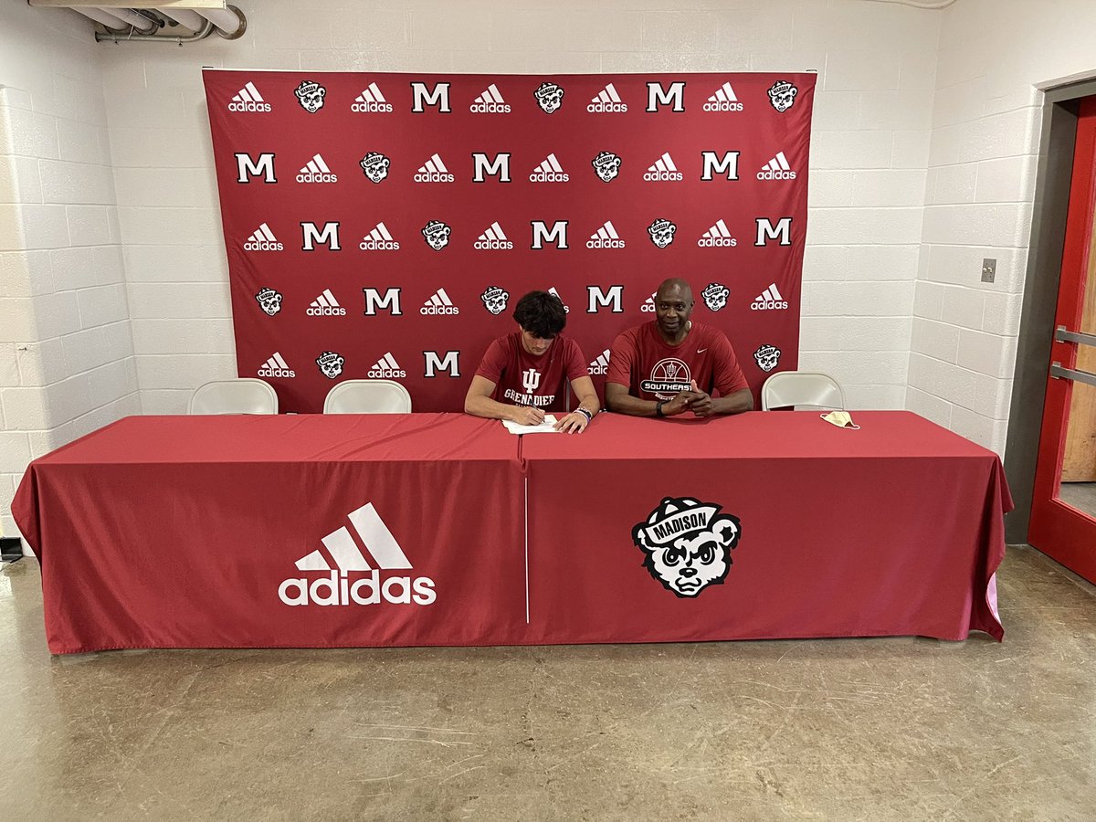 worx_jbear's tweet photo. Congratulations @NickCenter1 for signing to play at IU Southeast!! A fantastic player and person! Can’t wait to see you what’s in store at the next level!! Congratulations man!! https://t.co/LmkgHB4GHg