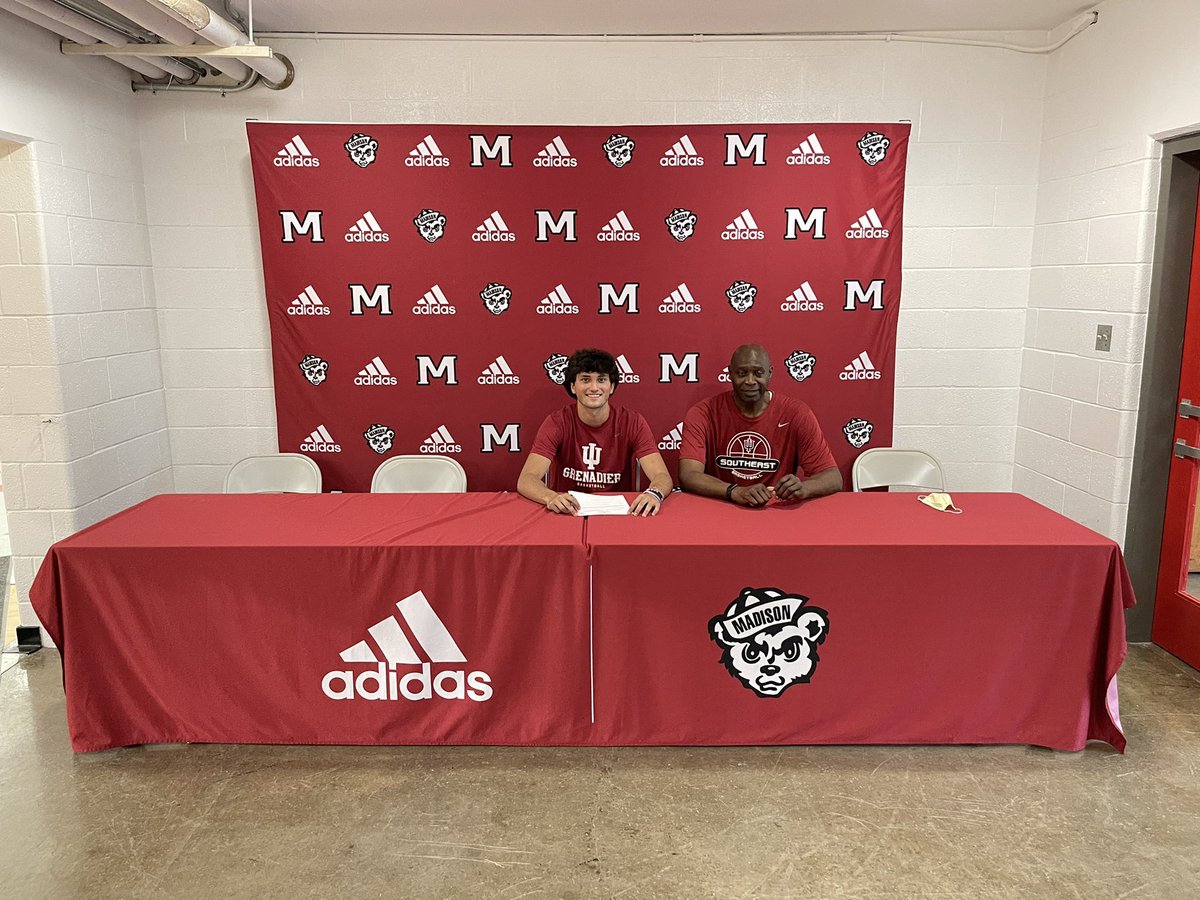 worx_jbear's tweet photo. Congratulations @NickCenter1 for signing to play at IU Southeast!! A fantastic player and person! Can’t wait to see you what’s in store at the next level!! Congratulations man!! https://t.co/LmkgHB4GHg